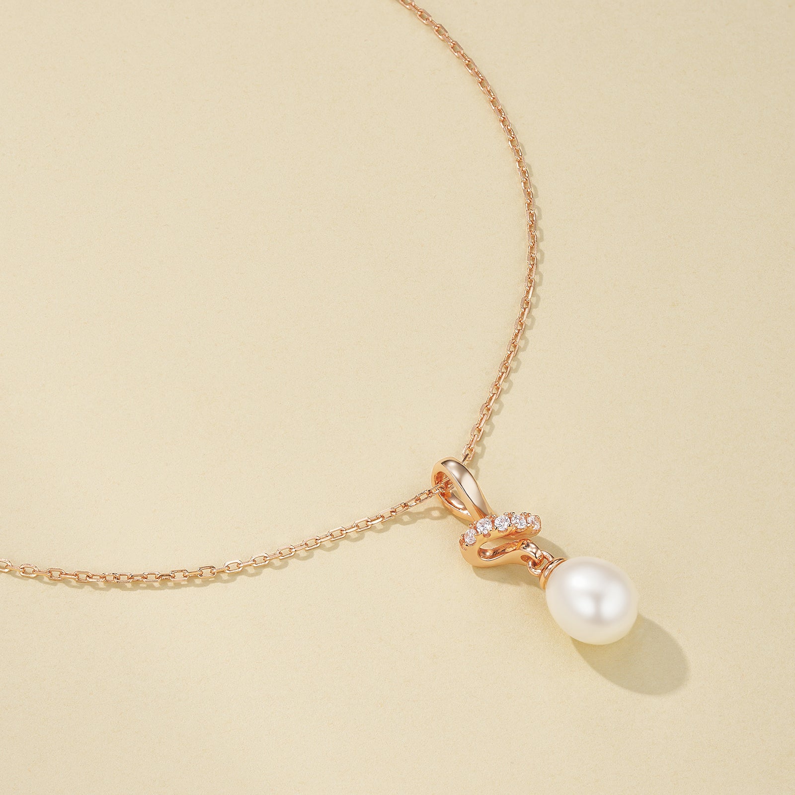 Twirling Light Pearl Pendant Necklace